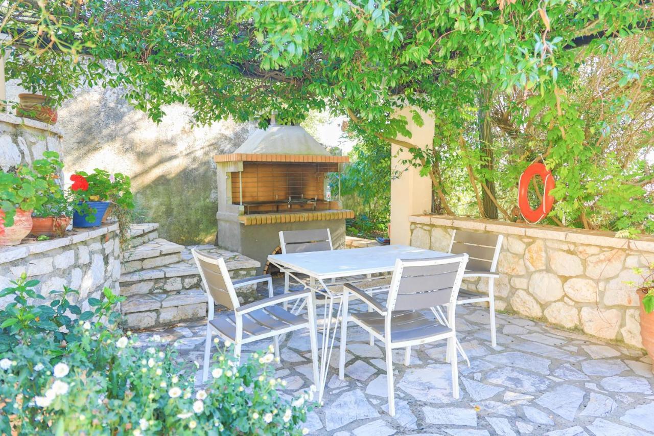 Villa Natasha Katavolos Ngoại thất bức ảnh